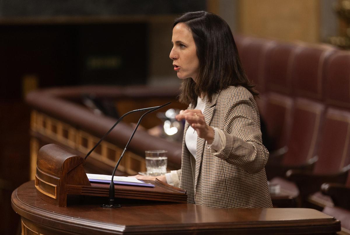 La portavoz de Podemos en el Congreso, Ione Belarra, interviene durante un pleno en el Congreso de los Diputados