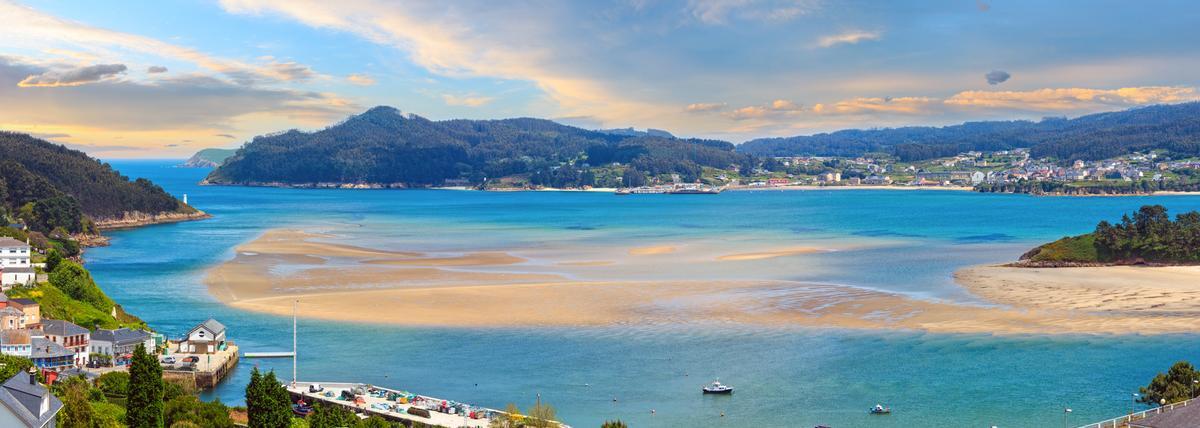 Puerto de Barqueiro, Galicia