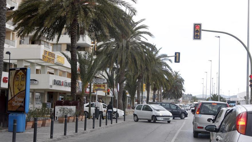 Fue detenido en la avenida de Santa Eulària de Vila.