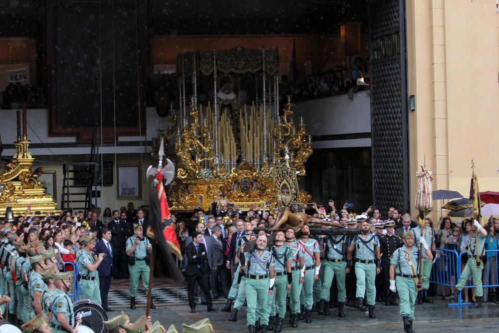 Traslado del Cristo de la Buena Muerte a cargo de la Legión.