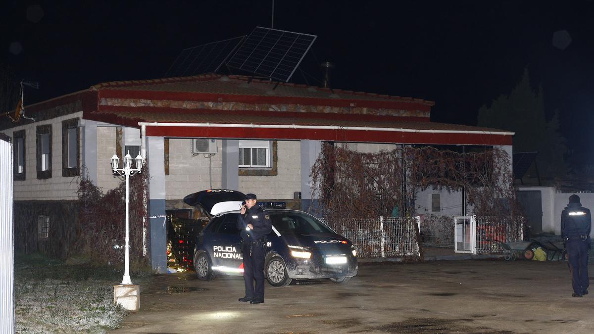 Policía Nacional en el lugar del crimen.