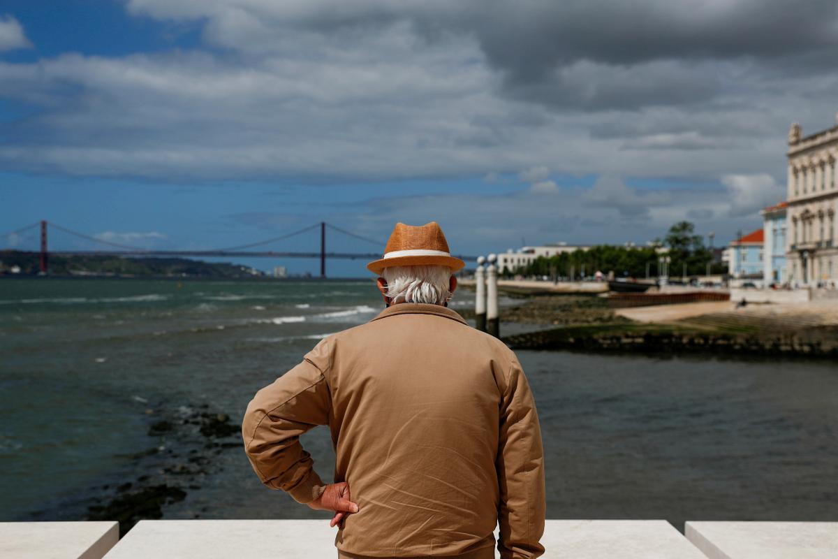 Portugal paralitza la desescalada pel repunt de casos de Covid Portugal paralitza la desescalada pel repunt de casos de Covid