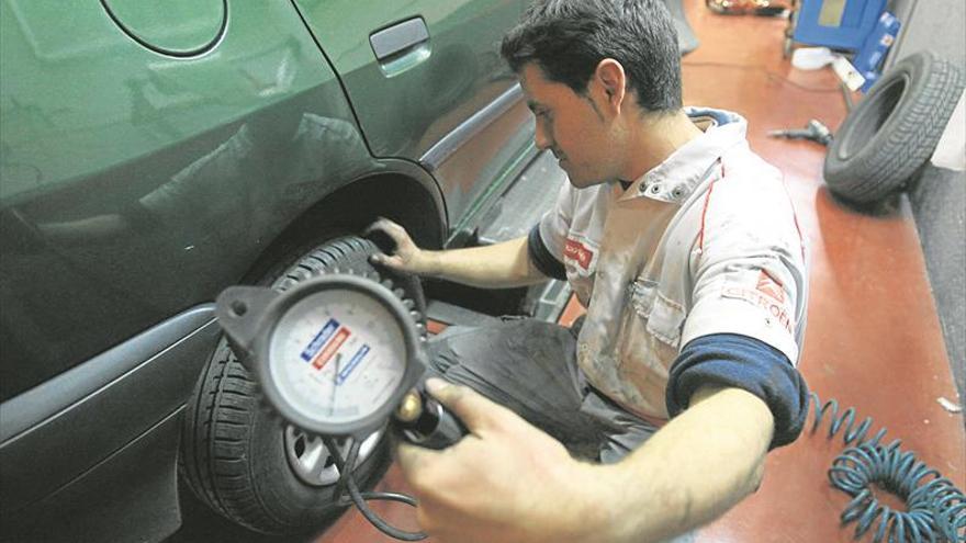 Las revisiones prevacacionales de coches crecen un 10% este verano