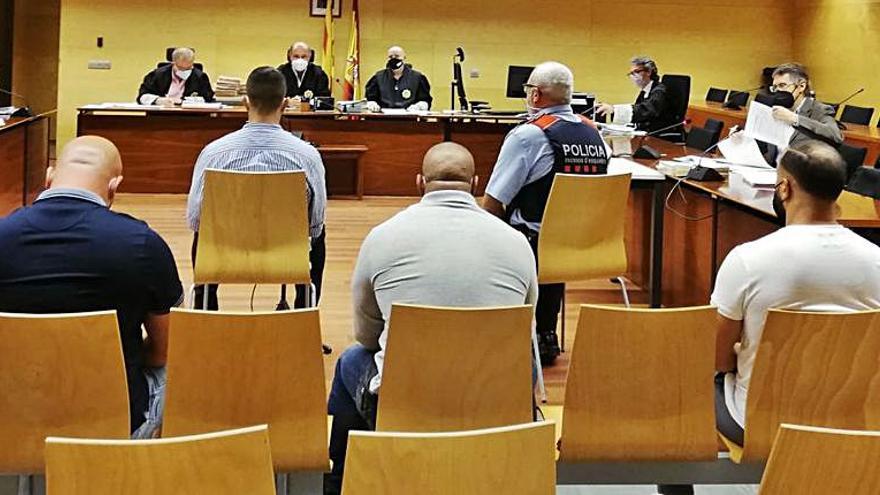 Els acusats durant el judici a l’Audiència de Girona