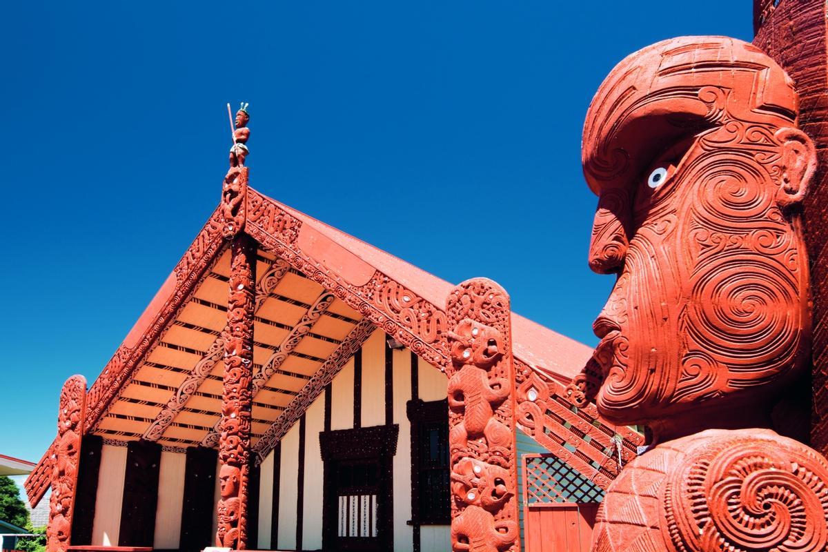 Ejemplo de la cultura maorí en Te Papaiouru Marae, Rotorua, Nueva Zelanda.