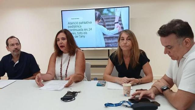 La consellera García este nuevo servicio permanente para niños enfermos. | J.F.M.