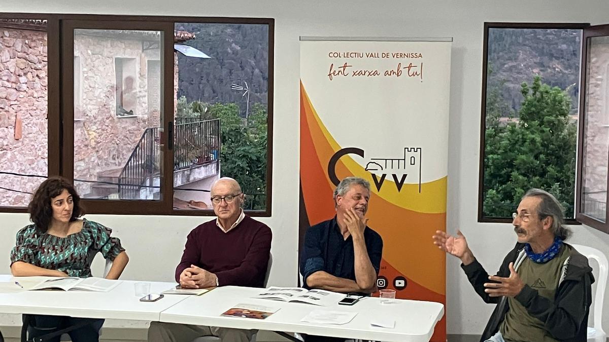 Un moment de la presentació de 'La Falzia' a Castellonet de la Conquesta