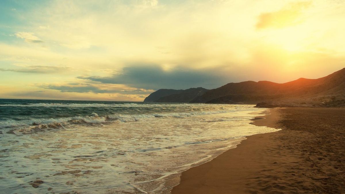 La única playa termal de Europa está en Murcia: palmeras, aguas calientes en pleno desierto y una curiosa unión con el Titanic