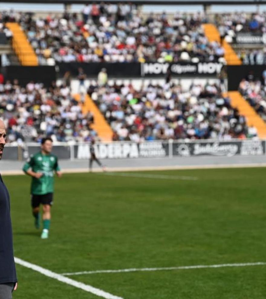 Oliver Sierra, entrenador del Badajoz: «Se va a ir el 90 por ciento de la plantilla»