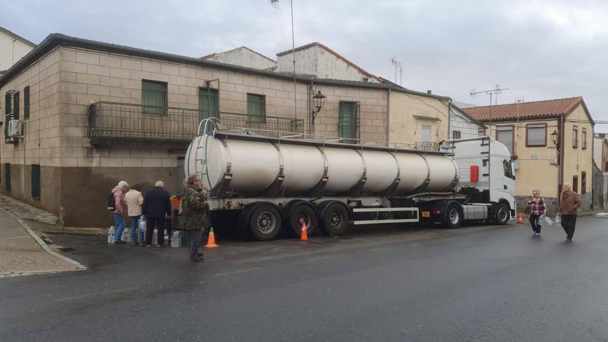 Cisterna de agua para consumo humano en Oliva de Plasencia