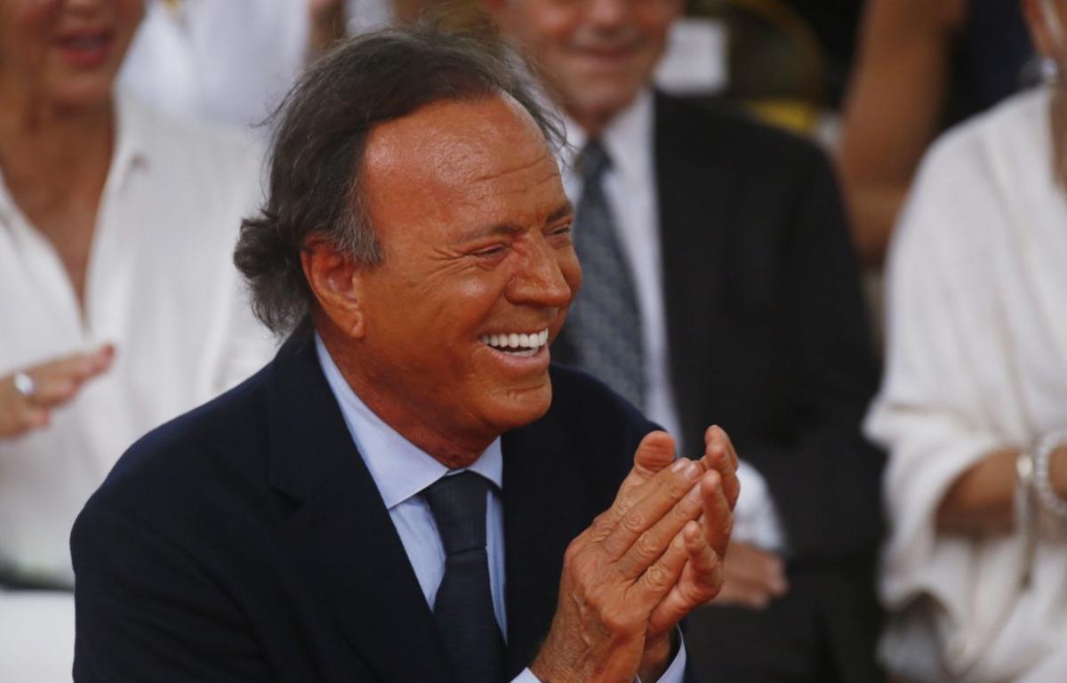 Julio Iglesias.
