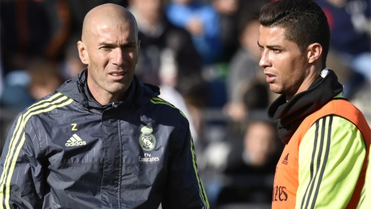 Zinedine Zidane y Cristiano Ronaldo, en un entrenamiento del Real Madrid en Valdebebas