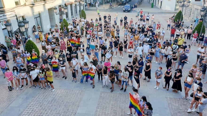Elda se suma a la condena por el asesinato homófobo en A Coruña