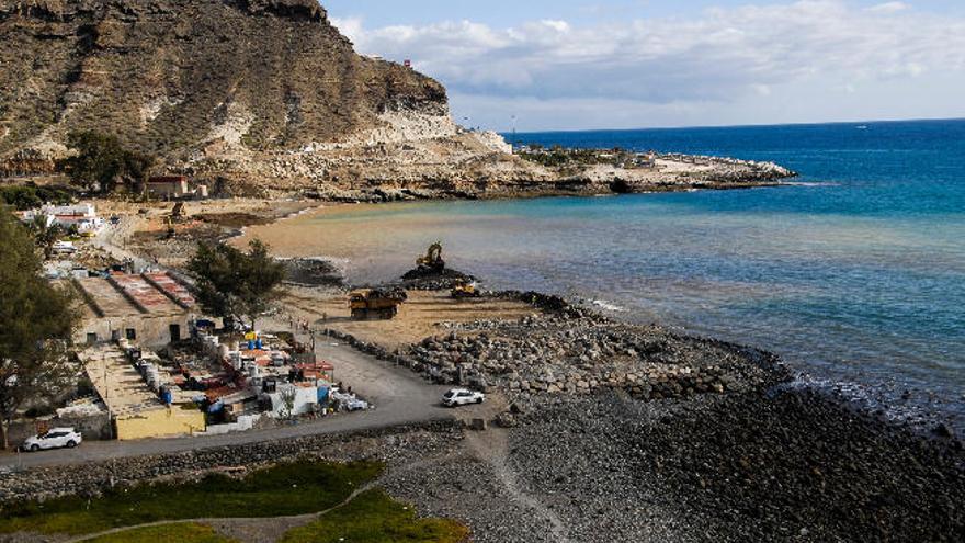 La Fiscalía ve dos delitos en el permiso de Costas para hacer la playa de Tauro