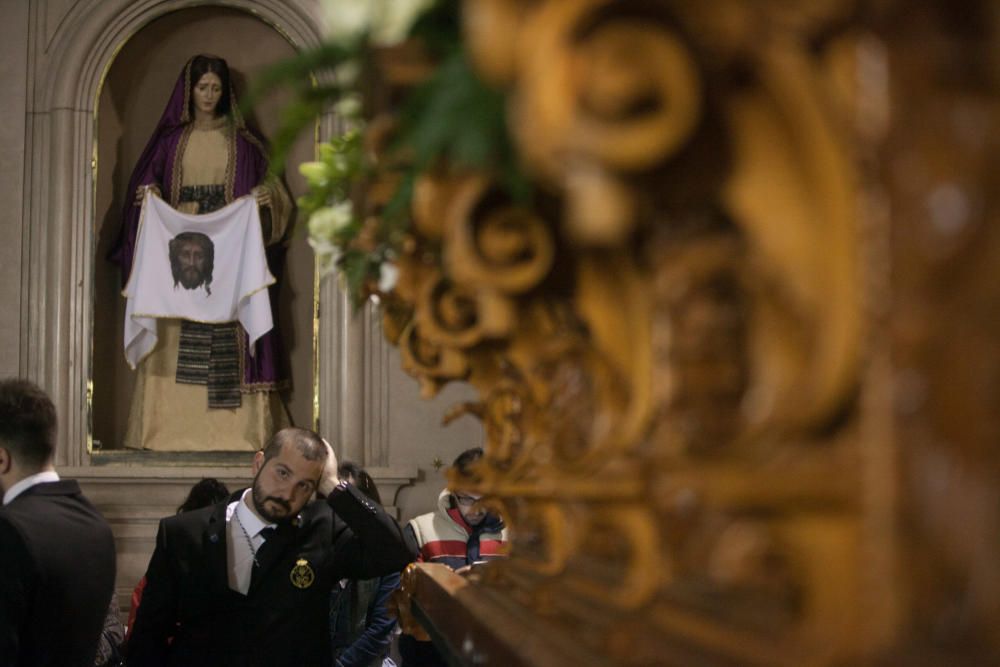 Las cofradías celebran actos en el interior de las parroquias y anulan las estaciones de penitencia