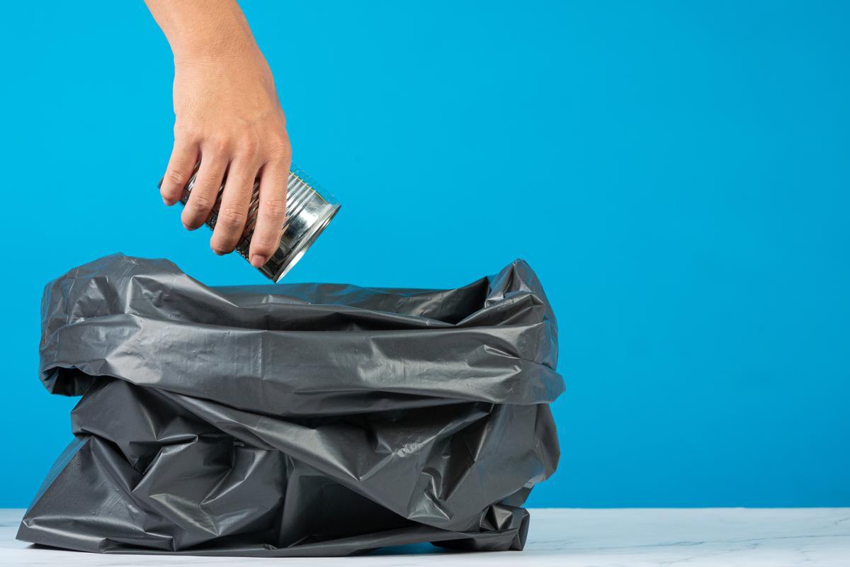 Trucos limpieza | El método Oosouji recomienda tener siempre a mano bolsas de basura