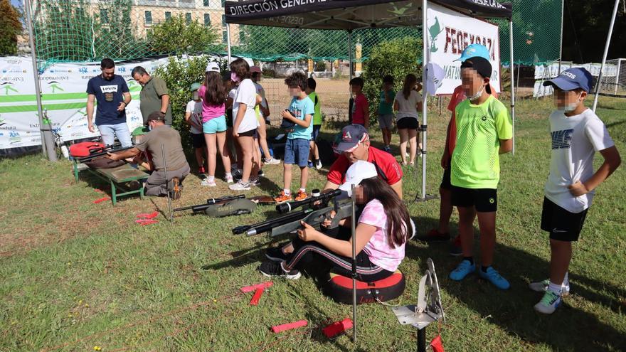 Nueva polémica por los talleres de caza en los colegios de Extremadura