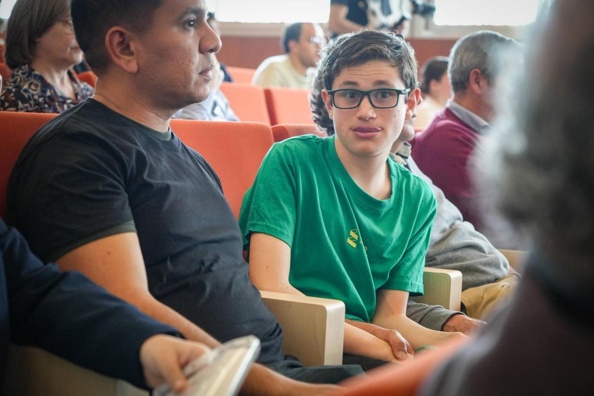 Regino de Miguel en el taller 'Escúchame a mí' este miércoles en la Facultad de Medicina