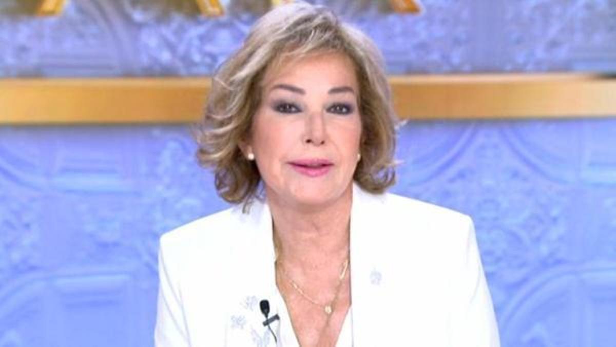 Ana Rosa Quintana en el plató de TardeAR Ana Rosa Quintana en el plató de TardeAR
