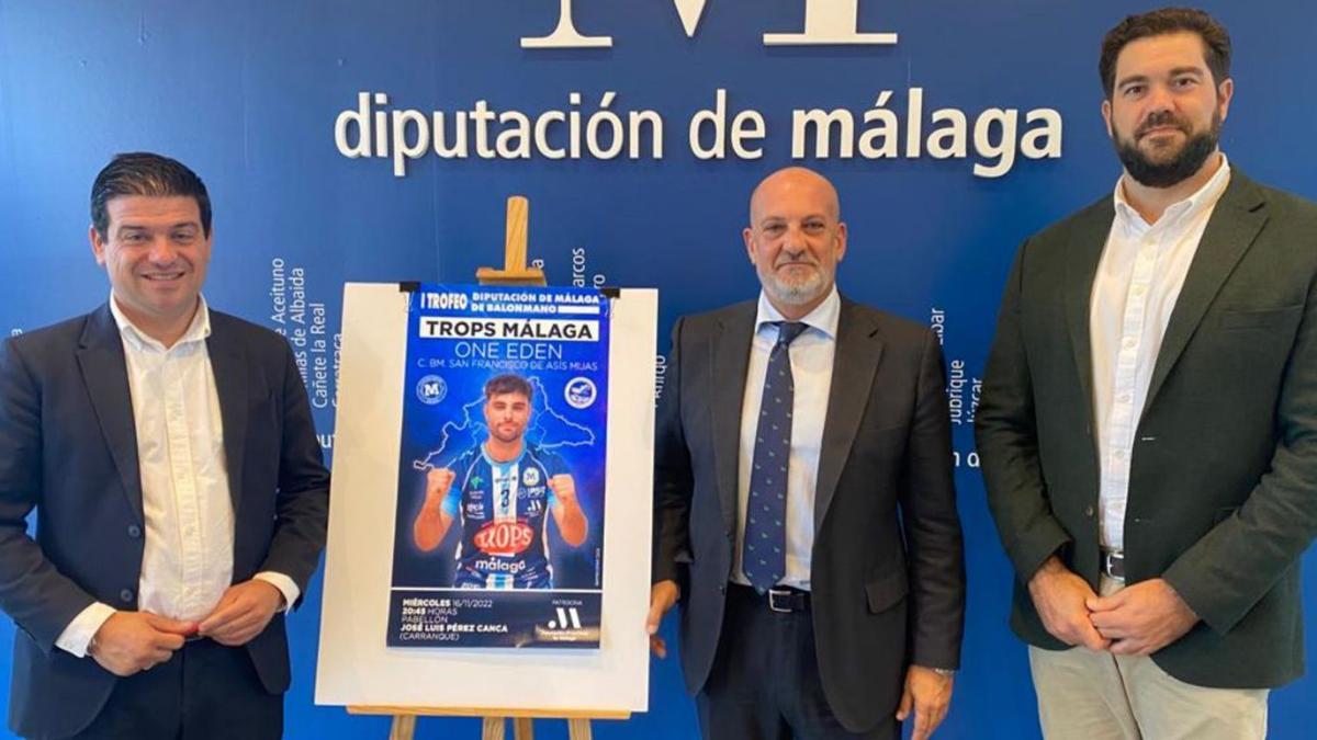 Cristóbal Ortega, Alberto Camas y Borja Vivas, en la presentación del cartel que anuncia el torneo.