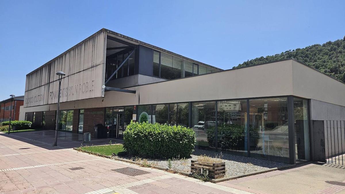 La façana de la Biblioteca Guillem de Berguedà