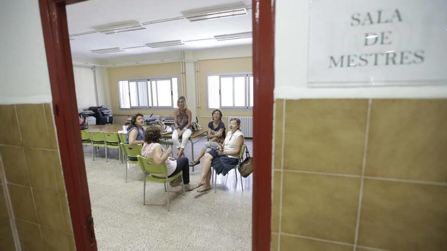 Los profesores de Religión Islámica tienen que ser musulmanes y vestir acorde con los valores del credo - Vimarsana News