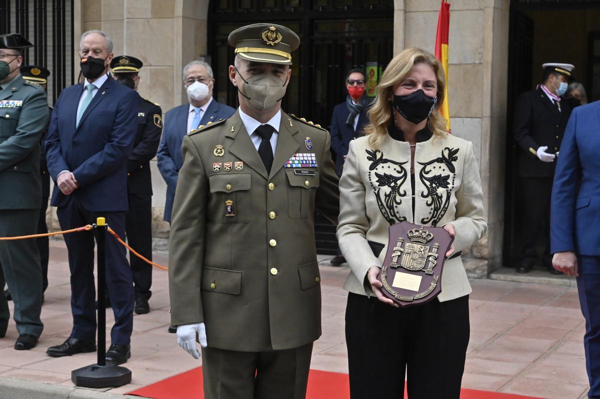 Premio al Ayuntamiento de Castelló recogido por la alcaldesa Amparo Marco.