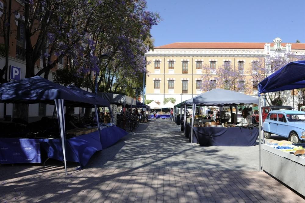 Lo coches antiguos conquistan  el Cuartel de Artillería