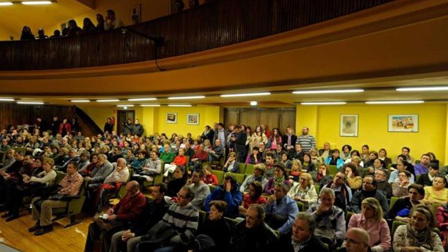 Los trabajadores del sector hostelero, durante la asamblea que se celebró en la sede de UGT.