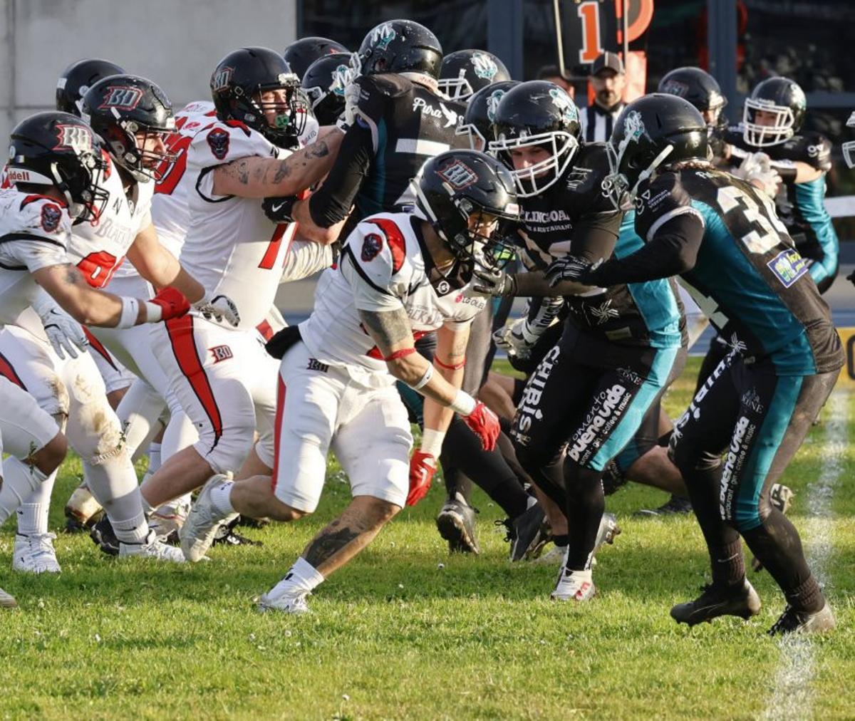 Una acción del choque Gijón Mariners-Las Rozas Black Demons. |