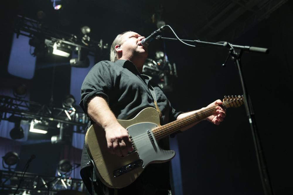 Seis mil personas disfrutaron del concierto de los Pixies en A Coruña, el primero en Galicia