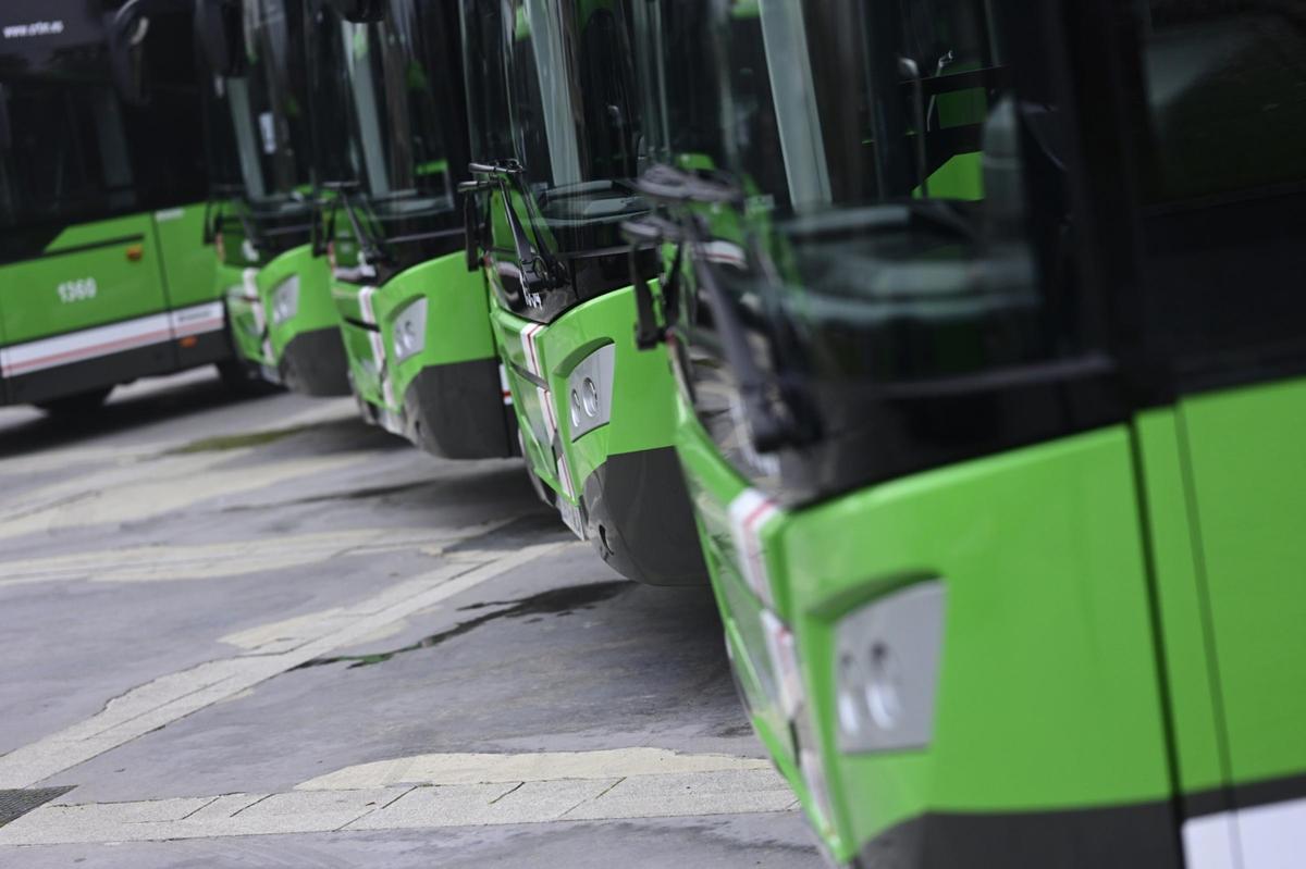 Archivo - Autobuses interurbanos