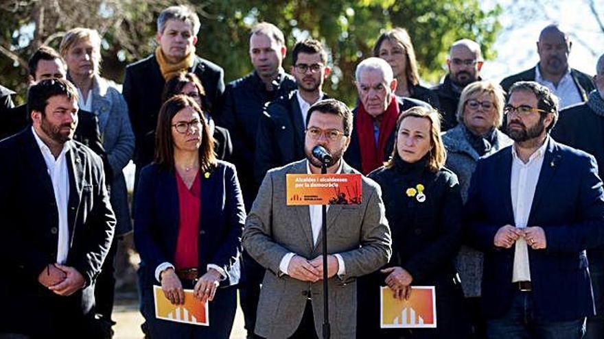 Alcaldes d&#039;ERC i el vicepresident del Govern, Pere Aragonès, durant l&#039;acte a Sant Vicenç dels Horts.