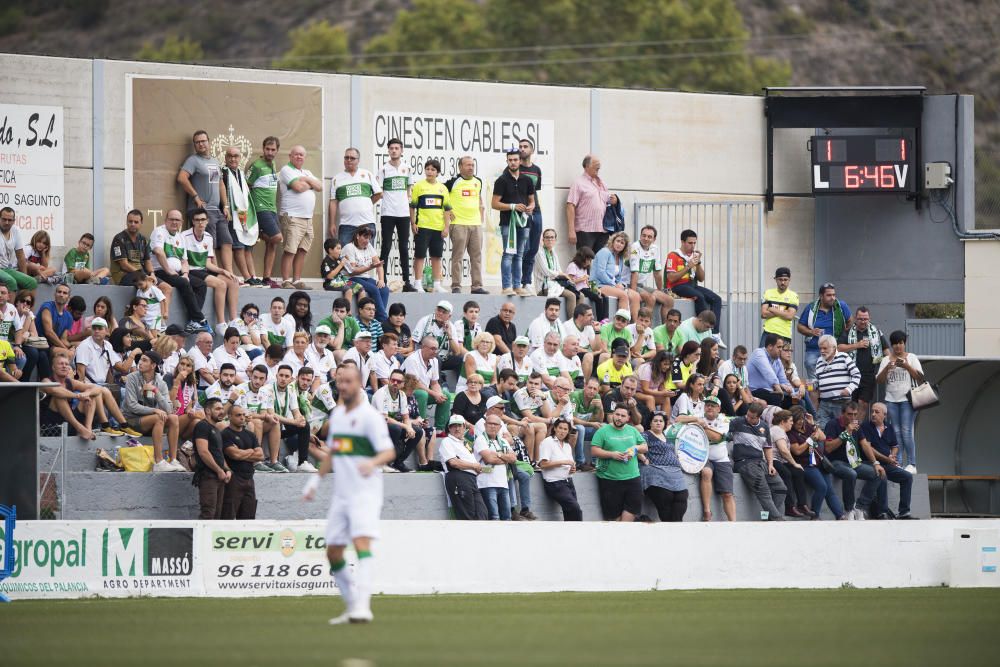 Un gol de Edu Albacar permite al Elche empatar en Sagunto en un partido con mucho músculo y poco fútbol.