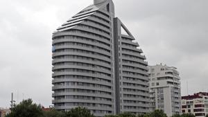 Edificio en la calle Ernesto Che Guevara, a la entrada de Mislata.