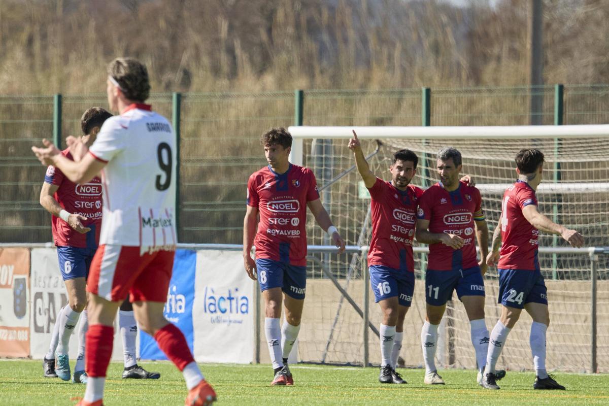 Pau López i Del Campo celebren un gol contra el Girona B