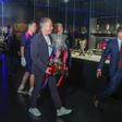 Hansi Flick y Ronald Araujo, entregan al Museo del FC Barcelona los trofeos cosechados esta temporada