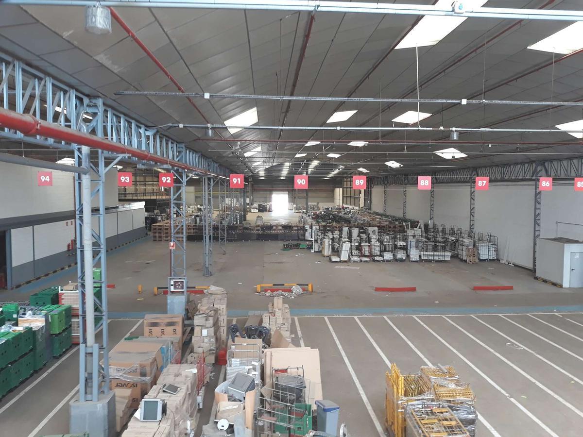 Interior de las antiguas naves de Dia donde Leapmotor instalará su planta de ensamblaje de baterías para los vehículos eléctricos de la marca que se fabricarán en Stellantis Figueruelas.