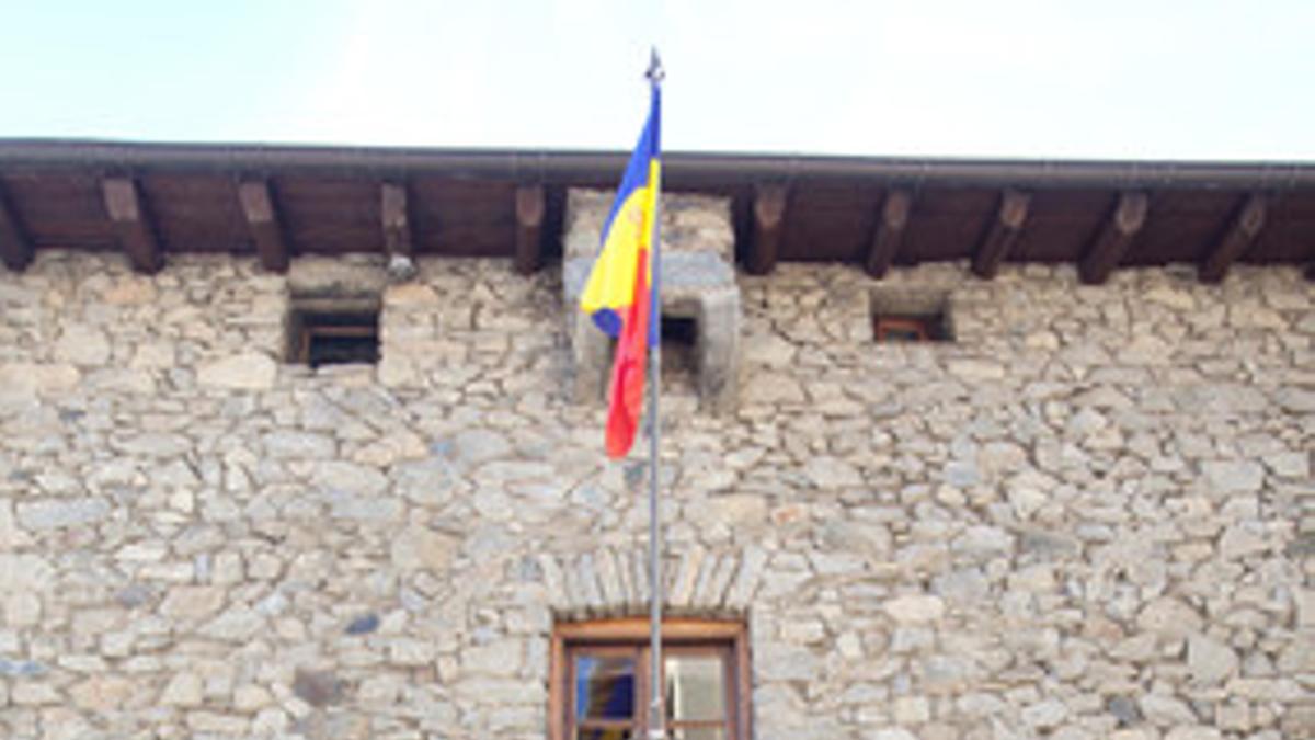  Rajoy con el sindico general de Andorra, Vicenç Mateu Zamora a la salida del parlamento.