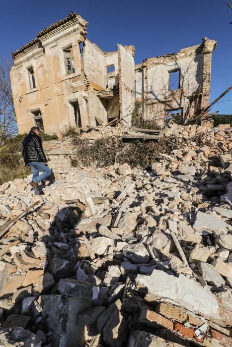 La antigua estación de Agres se viene abajo