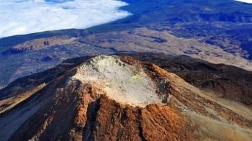 Panorámica del cono sumital del volcán Teide