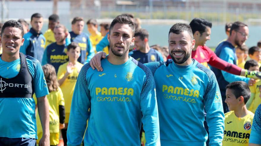 Una imagen de Víctor Ruiz junto a Javi Fuego