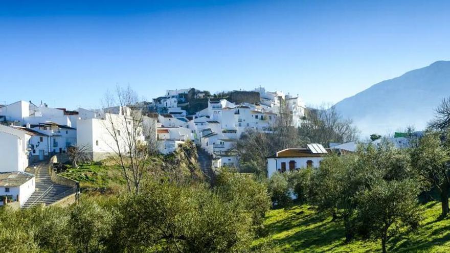 El Burgo se queda sin fuegos artificiales y sin cohetes en la procesión de San Agustín