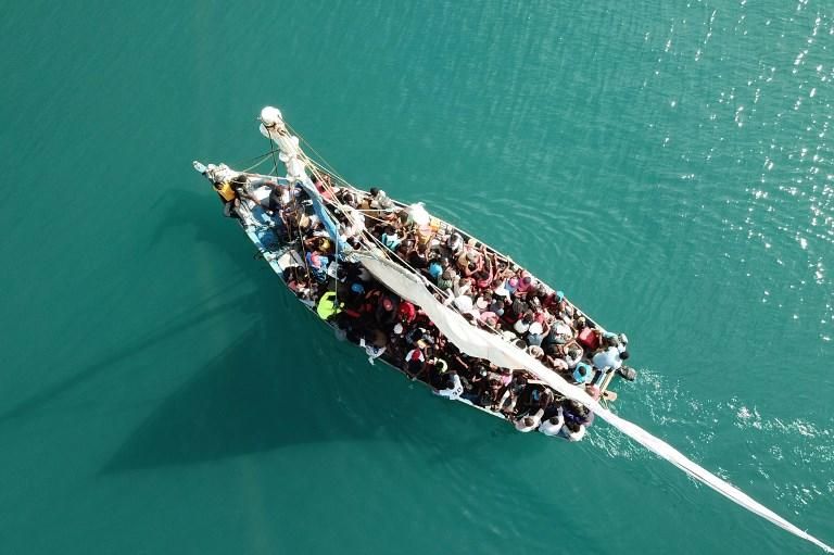 Un barco de pasajeros viaja desde Port-de-Paix a Isla de la Tortuga. (HECTOR RETAMAL / AFP)