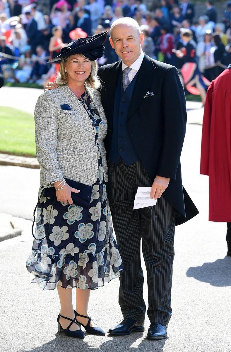 El Coach Clive Woodward y su mujer en la boda de Meghan y Harry