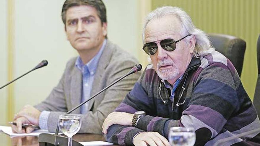 Bartolomé Cursach, derecha, en una comparecencia en el Parlament antes de su detención.