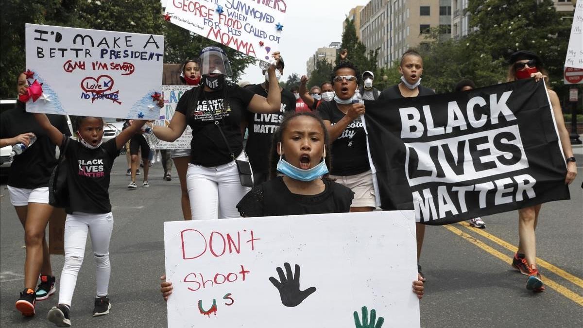 Participantes en la gran marcha contra el racismo en Washington, el 6 de junio.