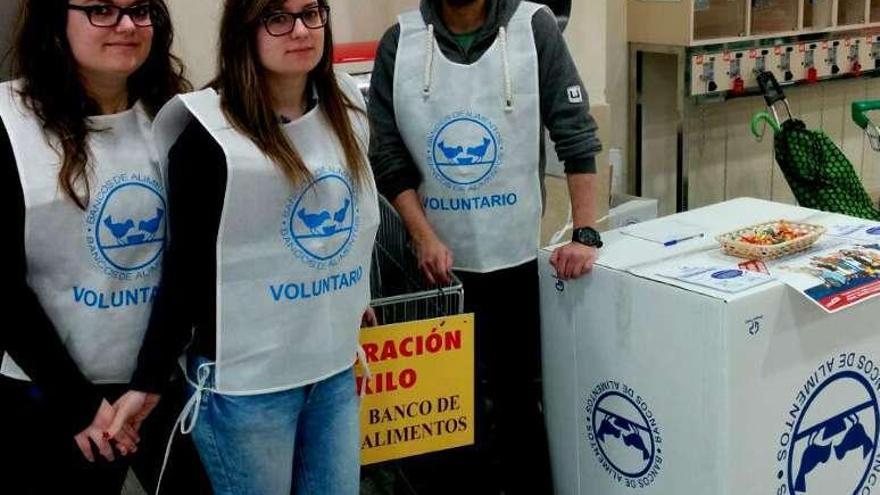 Voluntarios del Banco de Alimentos, en el Supercor de Pontevedra.