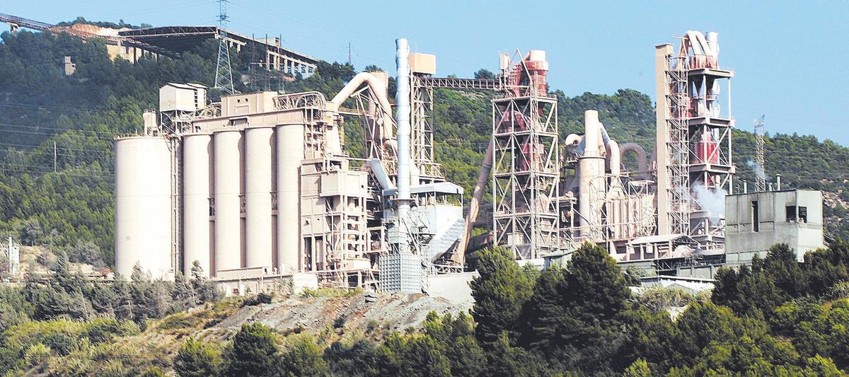 Brussel·les acusa una desena de cimenteres de conspirar per apujar els preus