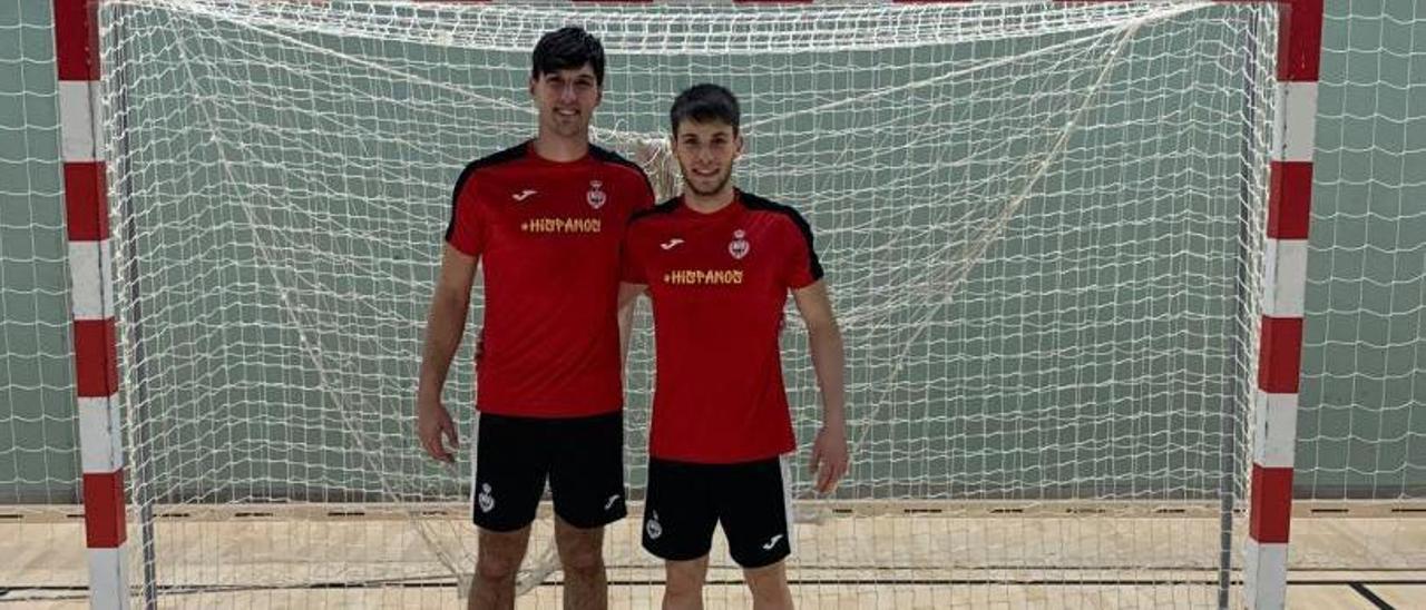David Iglesias y Dani Fernández, ayer en Aarhus, al acabar el entrenamiento con España. |  // RFBM